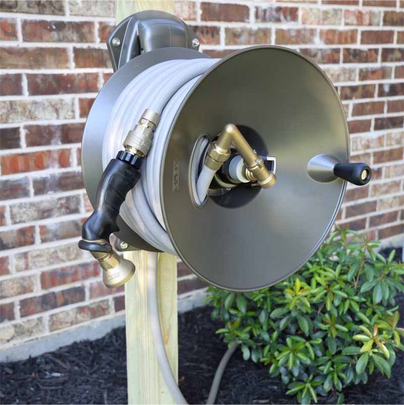 Wood Post Mount Garden Hose Reel - Image 16