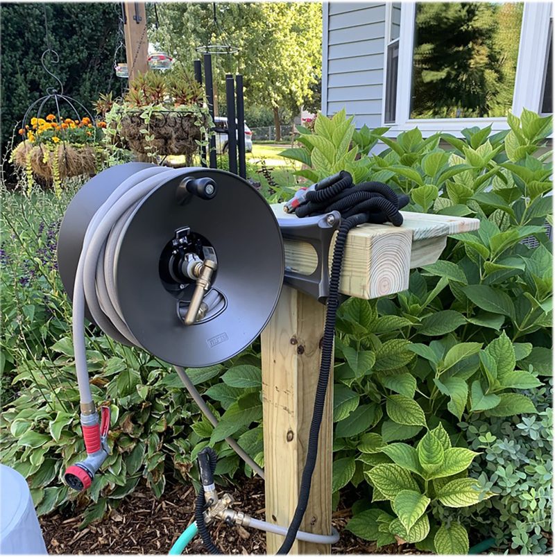 Wood Post Mount Garden Hose Reel - Image 13