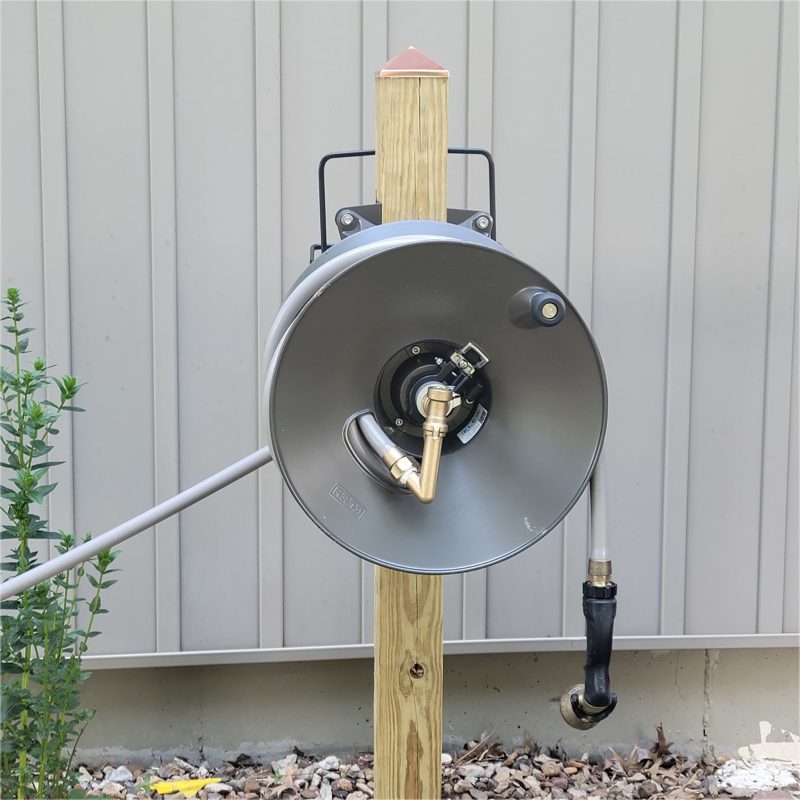 Wood Post Mount Garden Hose Reel - Image 12