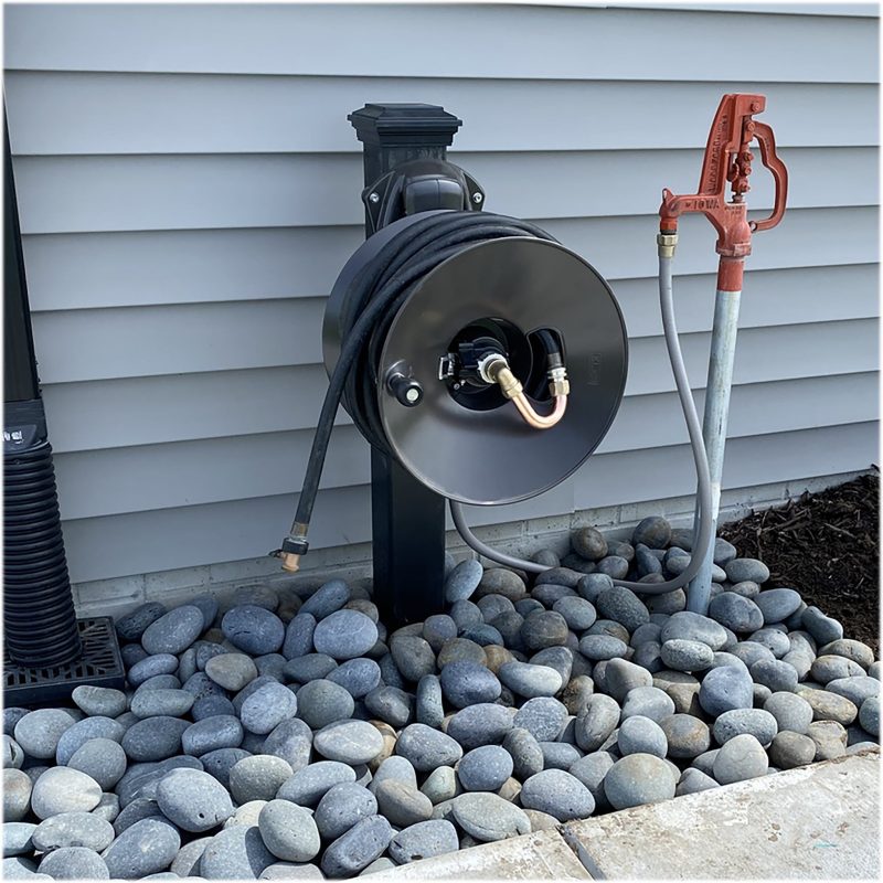Wood Post Mount Garden Hose Reel - Image 22