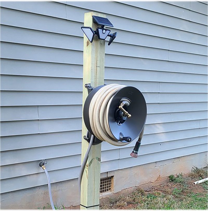 Wood Post Mount Garden Hose Reel - Image 23