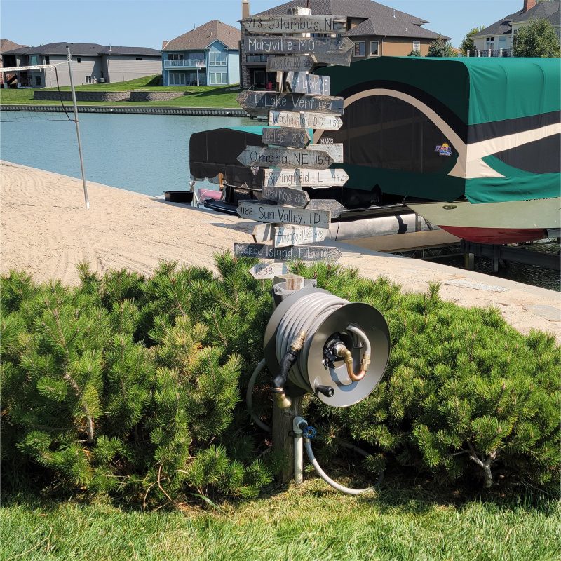 Wood Post Mount Garden Hose Reel - Image 27