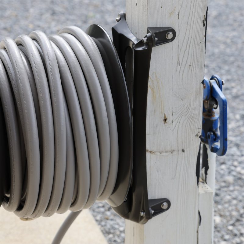Wood Post Mount Garden Hose Reel - Image 24