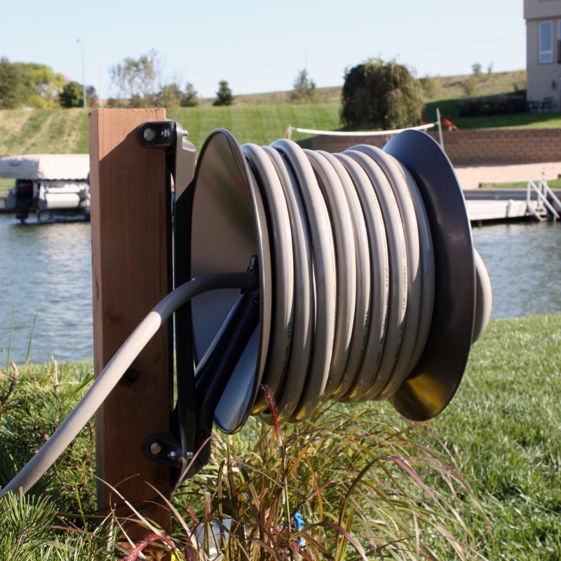 Wood Post Mount Garden Hose Reel - Image 17